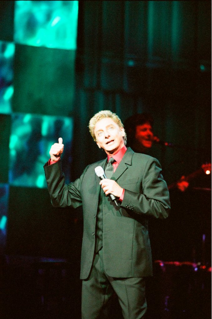 Barry Manilow  performs at Rosemont Theatre - Jon Sall for Chicago Sun-Times
