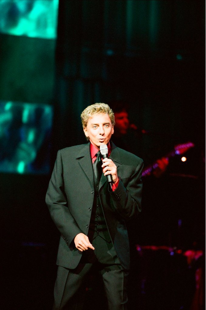 Barry Manilow  performs at Rosemont Theatre - Jon Sall for Chicago Sun-Times