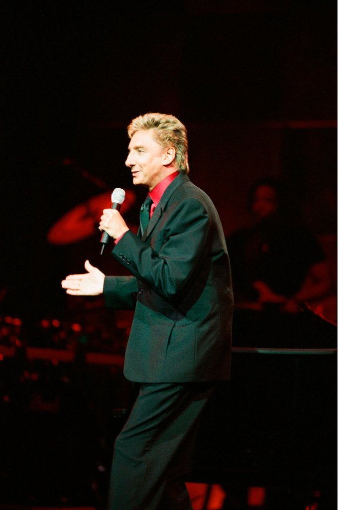 Barry Manilow  performs at Rosemont Theatre - Jon Sall for Chicago Sun-Times