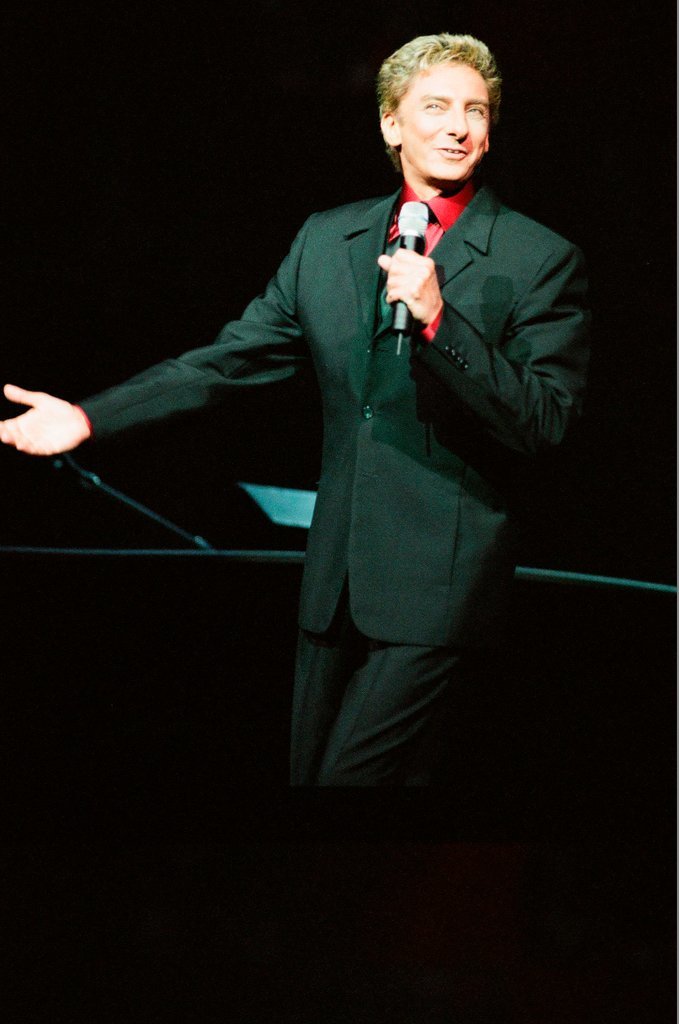 Barry Manilow  performs at Rosemont Theatre - Jon Sall for Chicago Sun-Times