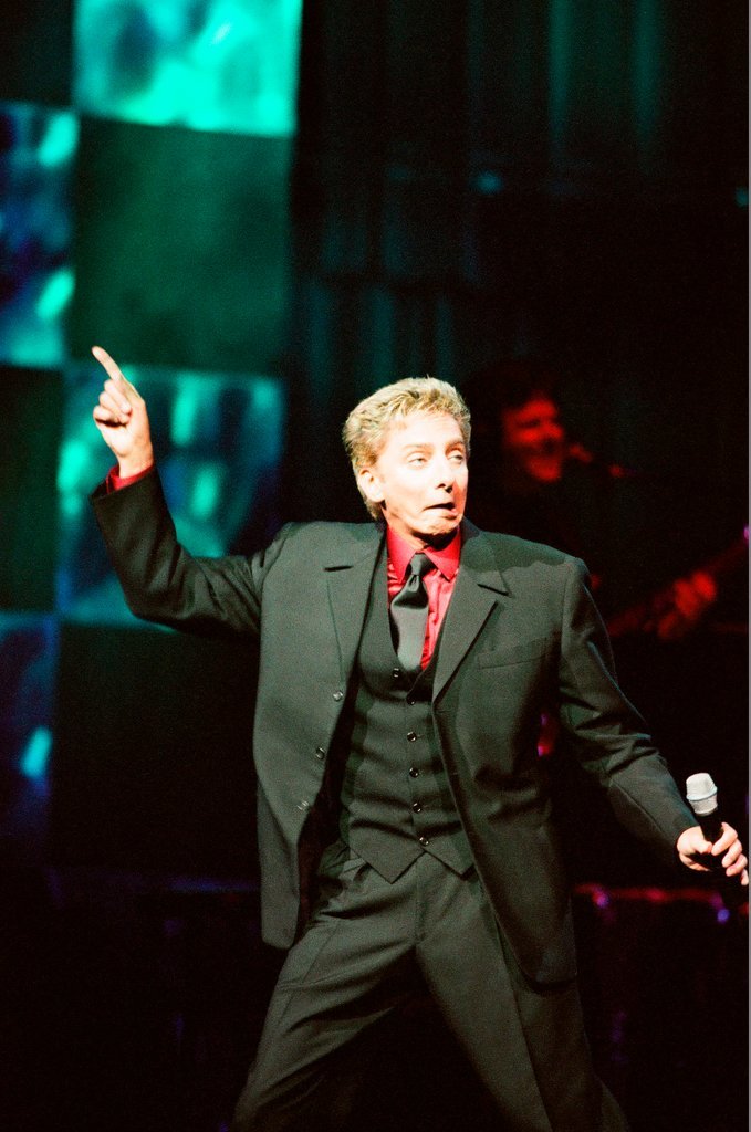 Barry Manilow  performs at Rosemont Theatre - Jon Sall for Chicago Sun-Times