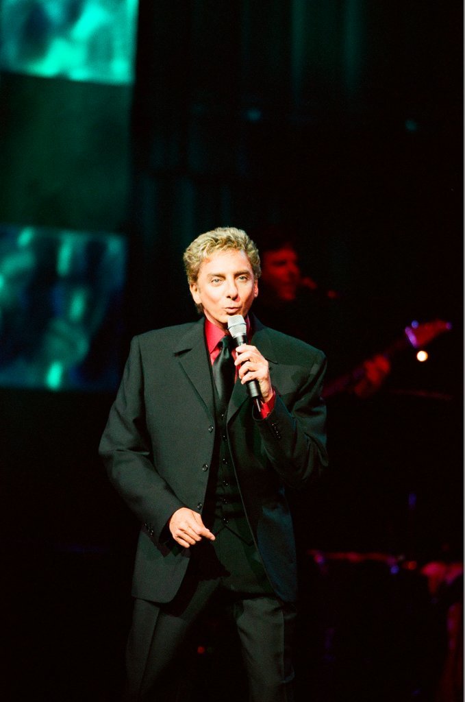 Barry Manilow  performs at Rosemont Theatre - Jon Sall for Chicago Sun-Times