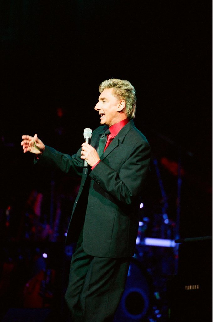 Barry Manilow  performs at Rosemont Theatre - Jon Sall for Chicago Sun-Times
