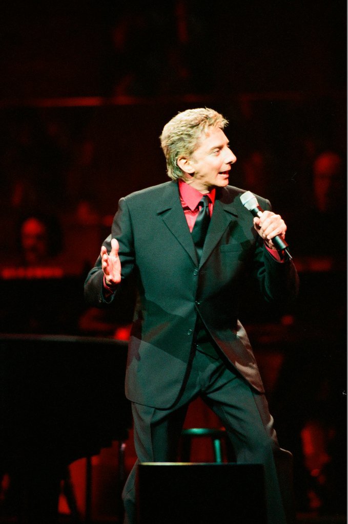 Barry Manilow  performs at Rosemont Theatre - Jon Sall for Chicago Sun-Times
