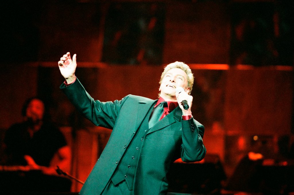 Barry Manilow  performs at Rosemont Theatre - Jon Sall for Chicago Sun-Times