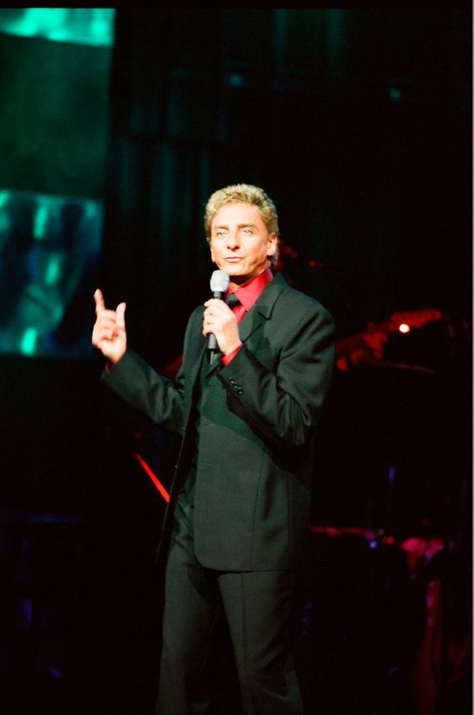 Barry Manilow  performs at Rosemont Theatre - Jon Sall for Chicago Sun-Times