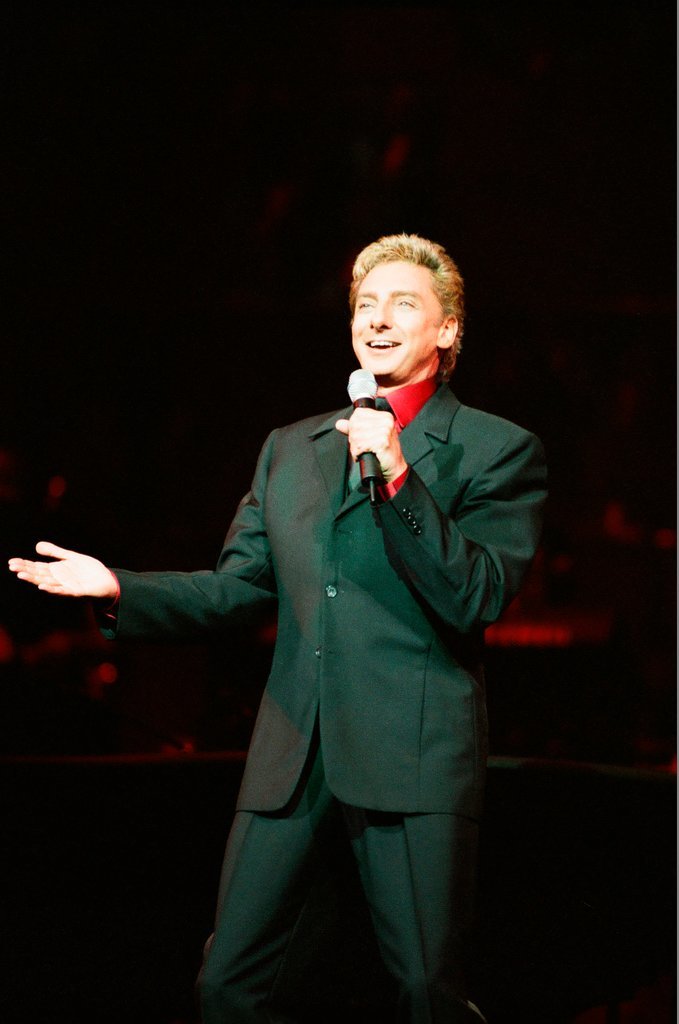 Barry Manilow  performs at Rosemont Theatre - Jon Sall for Chicago Sun-Times