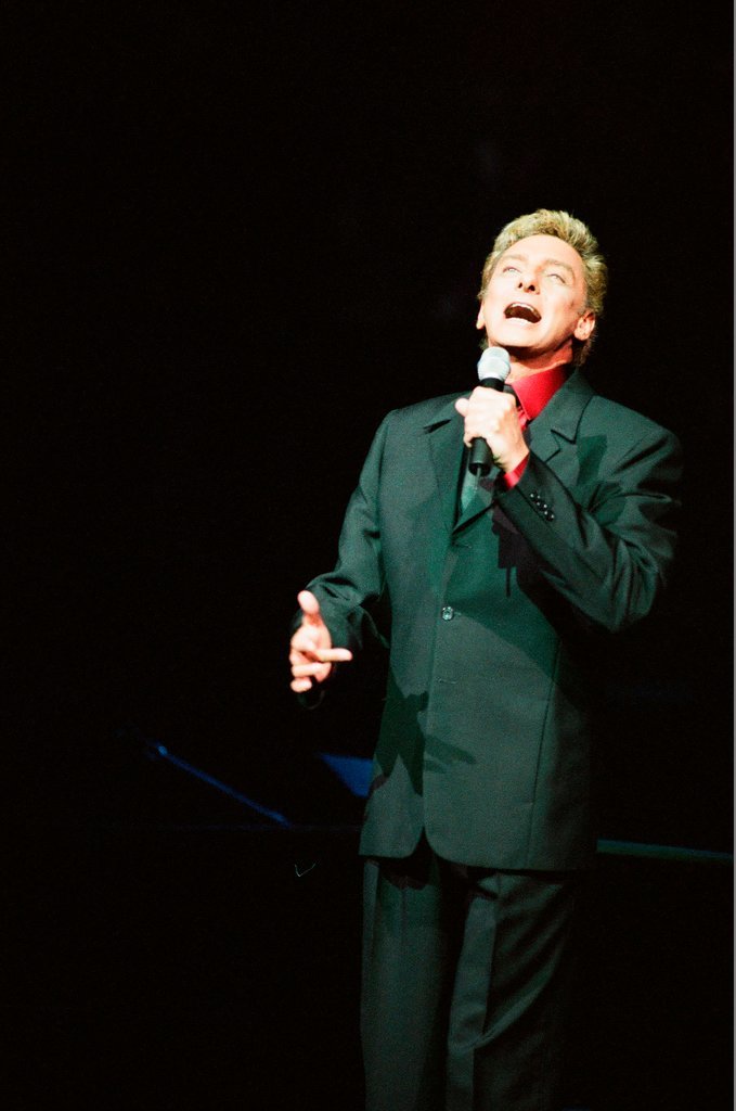Barry Manilow  performs at Rosemont Theatre - Jon Sall for Chicago Sun-Times
