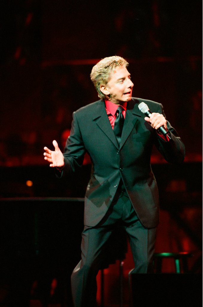 Barry Manilow  performs at Rosemont Theatre - Jon Sall for Chicago Sun-Times