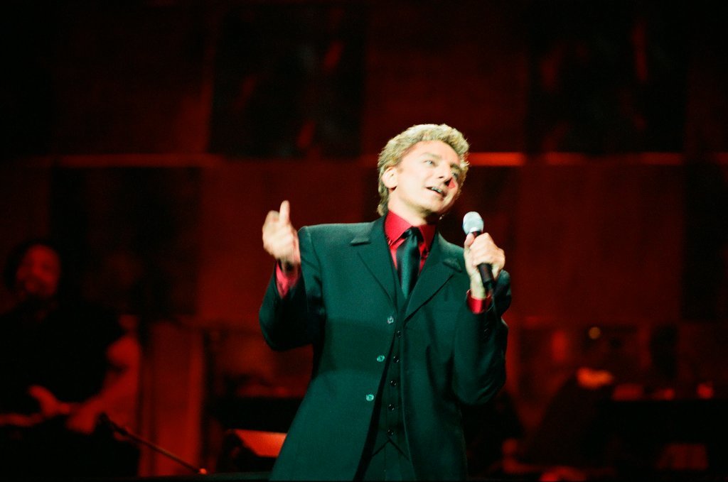 Barry Manilow  performs at Rosemont Theatre - Jon Sall for Chicago Sun-Times