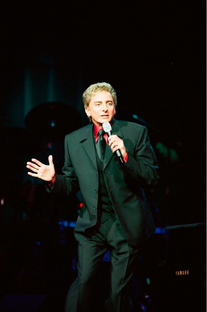 Barry Manilow  performs at Rosemont Theatre - Jon Sall for Chicago Sun-Times