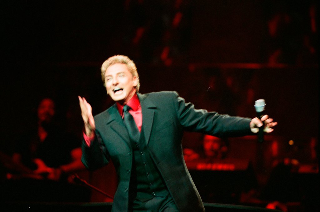 Barry Manilow  performs at Rosemont Theatre - Jon Sall for Chicago Sun-Times