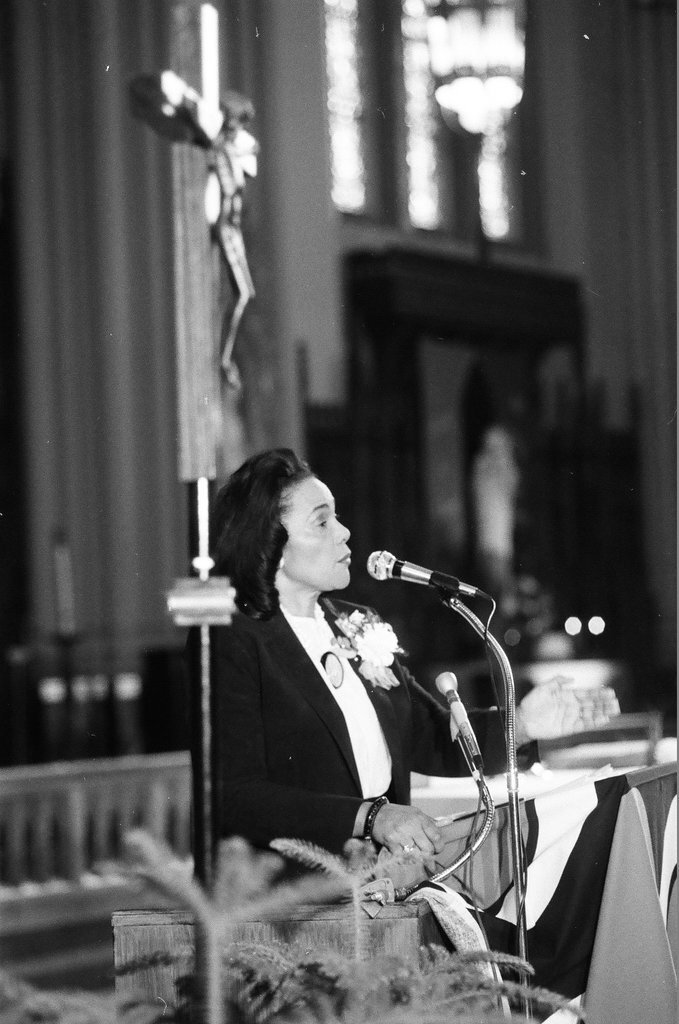 Coretta Scott King speaks at church - Reeve for Chicago Sun-Times