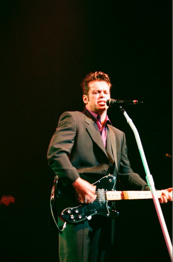 John Mellencamp performs in Rosemont Theatre - Dom Najolia for Chicago Sun-Times