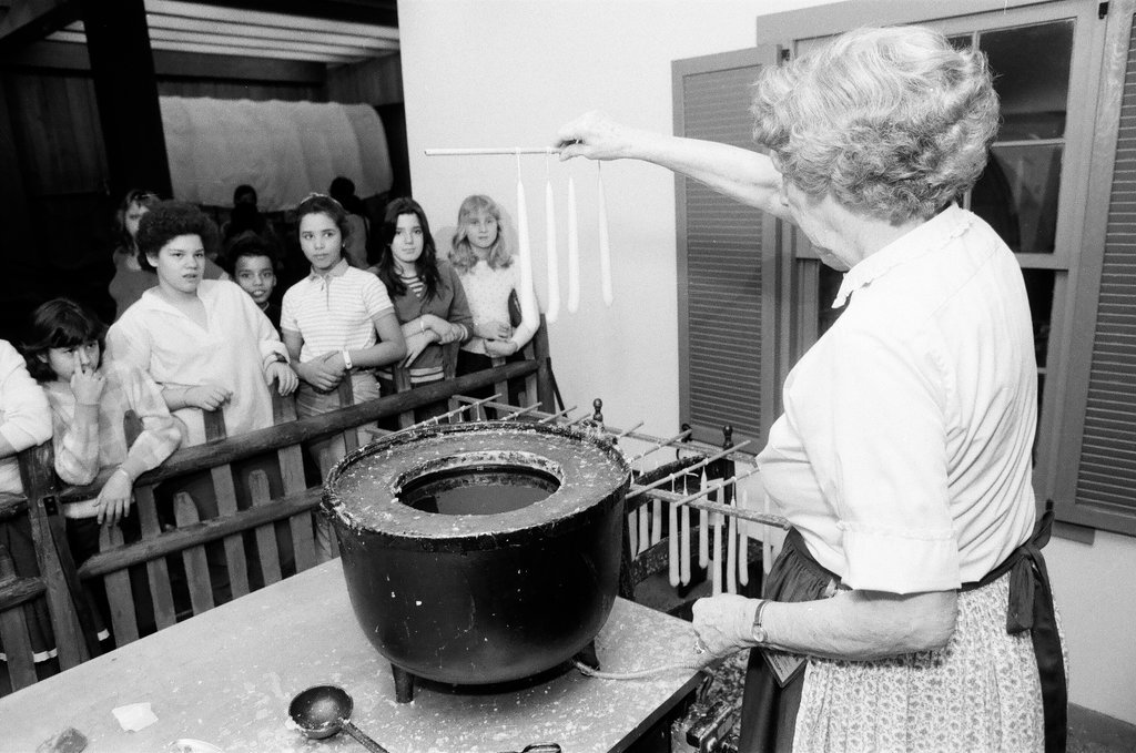 Families explore the Chicago History Museum - Constantine for Chicago Sun-Times
