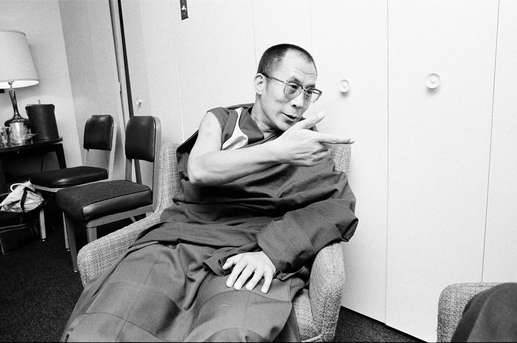 Dalai Lama arrives at O'Hare - Chuck (Charles) Kirman for Chicago Sun-Times