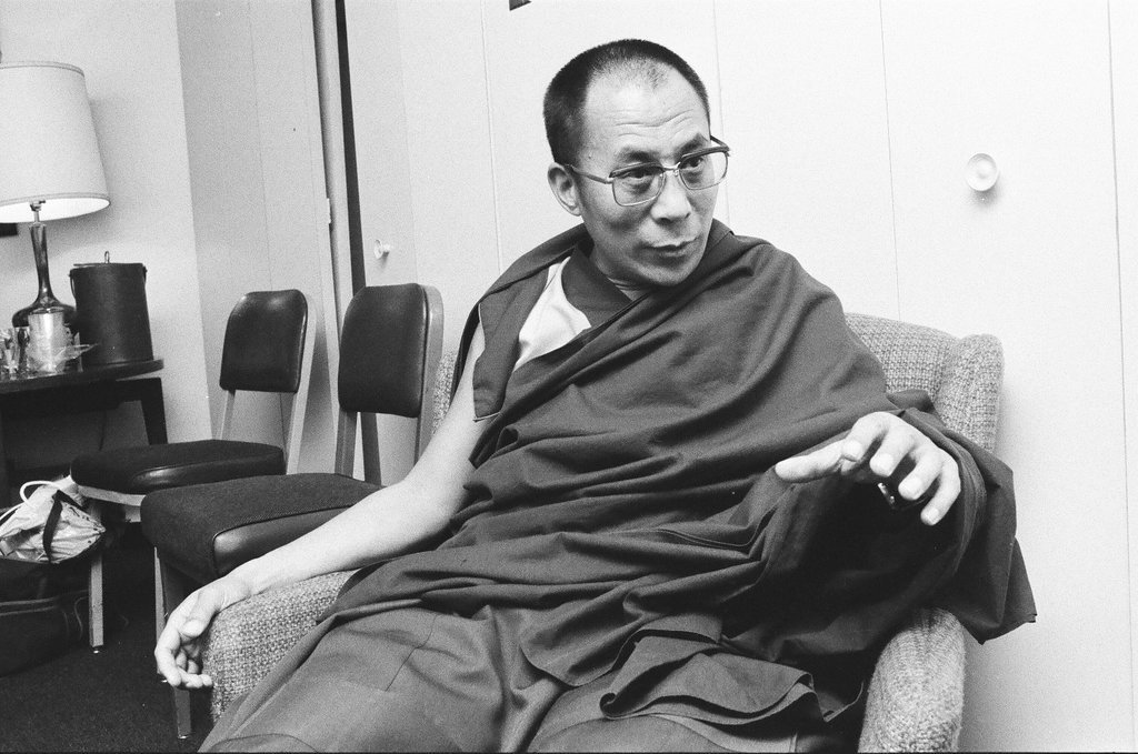 Dalai Lama arrives at O'Hare - Chuck (Charles) Kirman for Chicago Sun-Times
