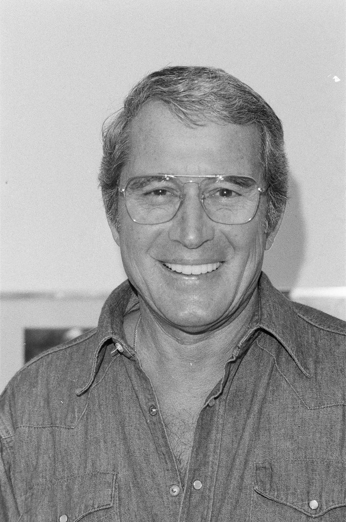 Perry Como close-up - Edmund Jarecki for Chicago Sun-Times