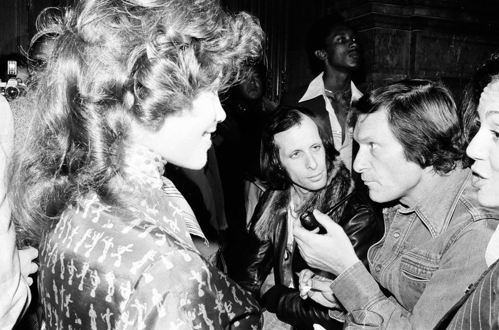 Hugh Hefner presents awards to Elton John - Larry Graff for Chicago Sun-Times