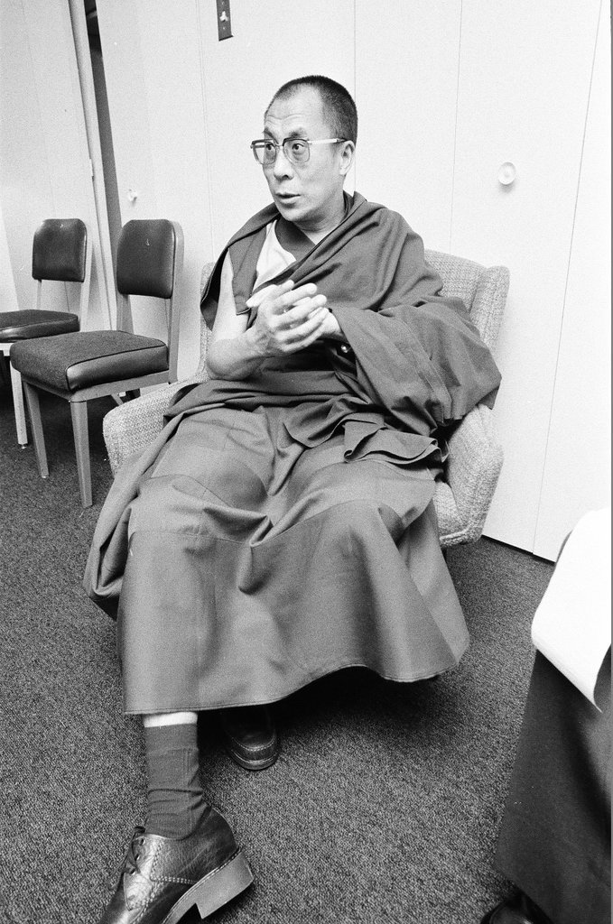 Dalai Lama arrives at O'Hare - Chuck (Charles) Kirman for Chicago Sun-Times