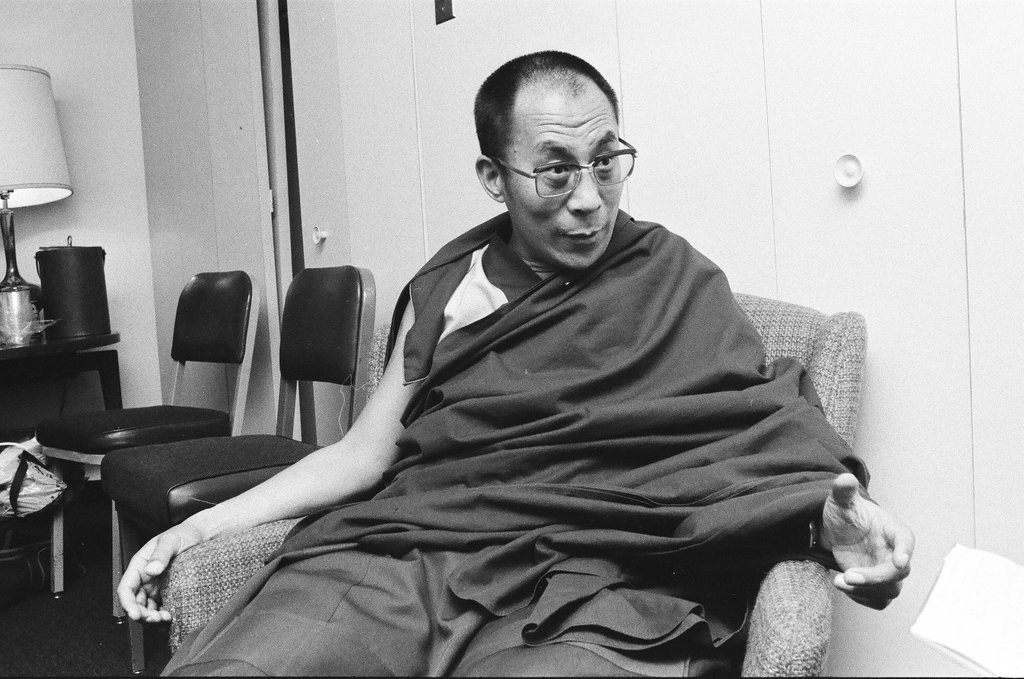 Dalai Lama arrives at O'Hare - Chuck (Charles) Kirman for Chicago Sun-Times