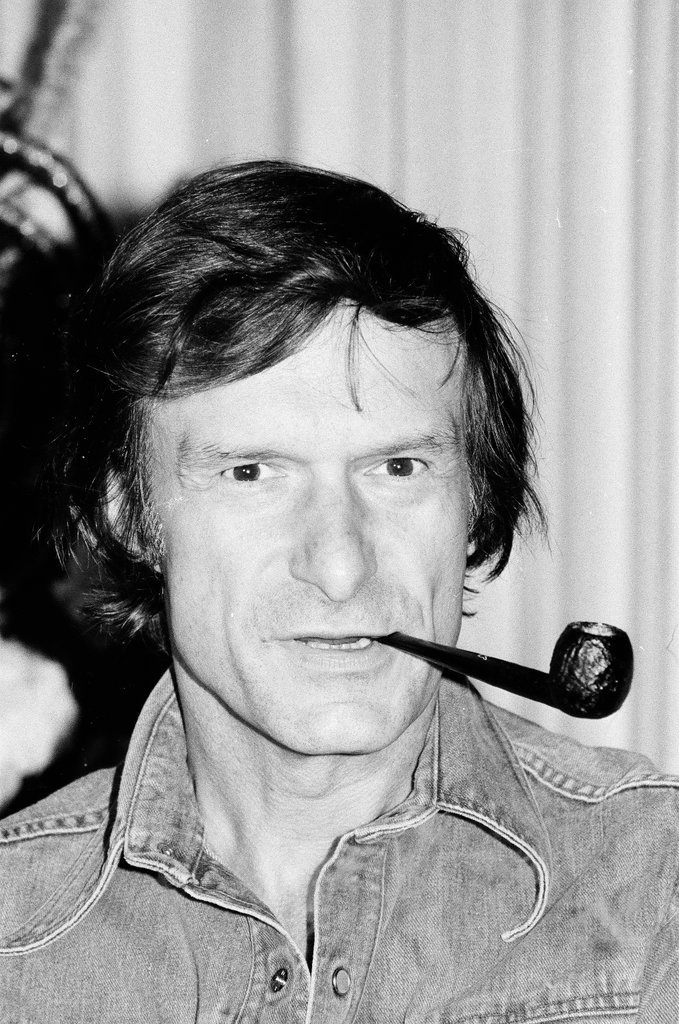 Hugh Hefner presents awards to Elton John - Larry Graff for Chicago Sun-Times