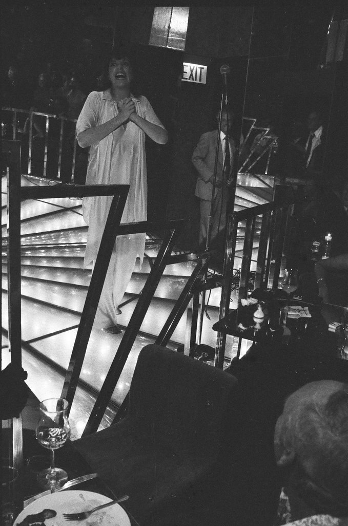 Liza Minnelli at a restaurant - Don Bierman for Chicago Sun-Times