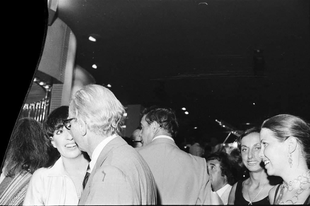 Liza Minnelli at a restaurant - Don Bierman for Chicago Sun-Times
