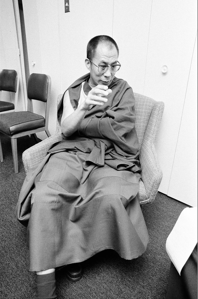 Dalai Lama arrives at O'Hare - Chuck (Charles) Kirman for Chicago Sun-Times
