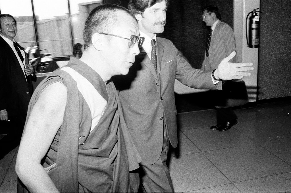 Dalai Lama arrives at O'Hare - Chuck (Charles) Kirman for Chicago Sun-Times
