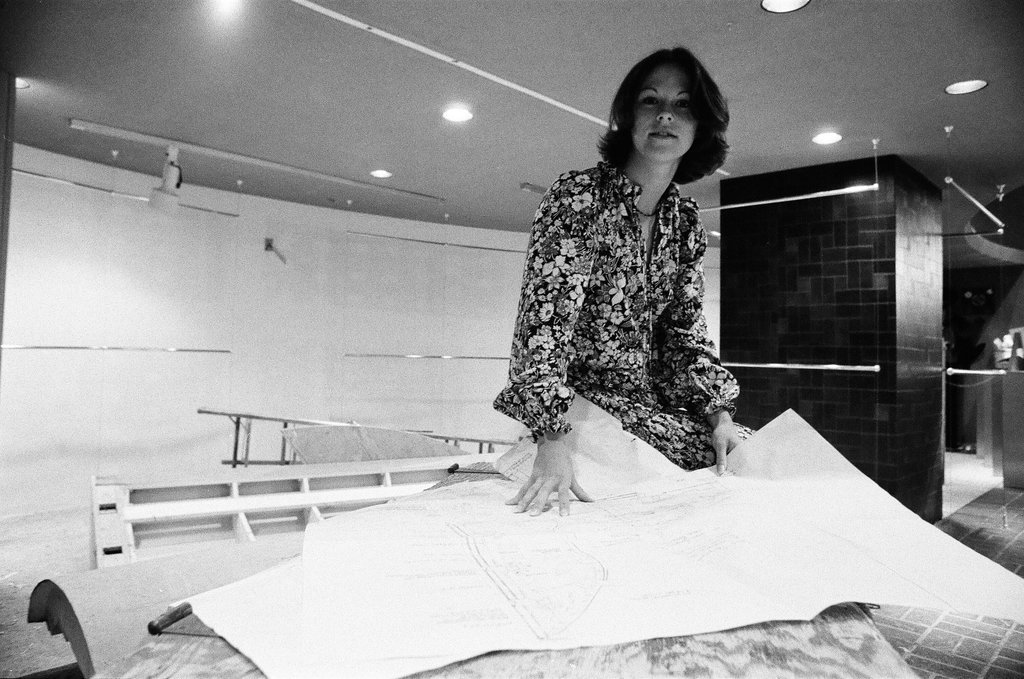 Christie Hefner in unfinished Playboy Club - Ray Burley for Chicago Sun-Times