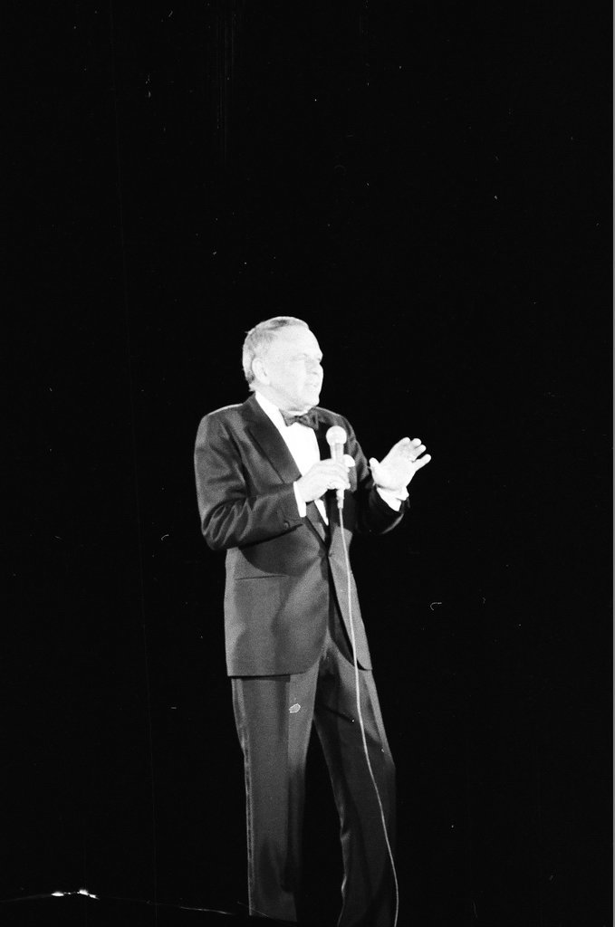 Frank Sinatra performs at ChicagoFest - Phil Velasquez for Chicago Sun-Times