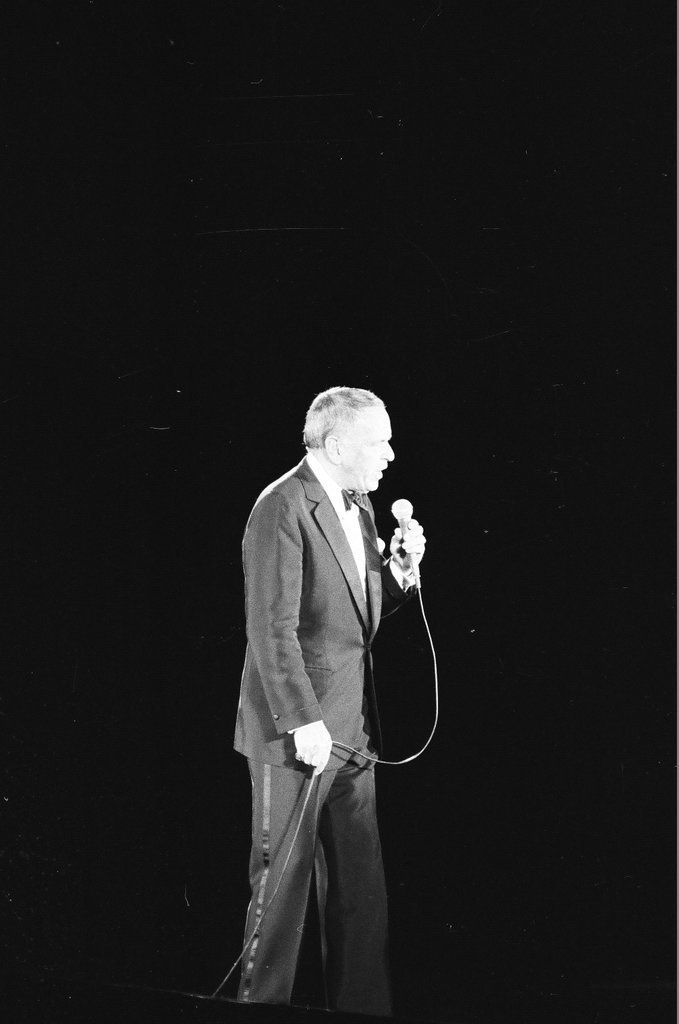Frank Sinatra performs at ChicagoFest - Phil Velasquez for Chicago Sun-Times