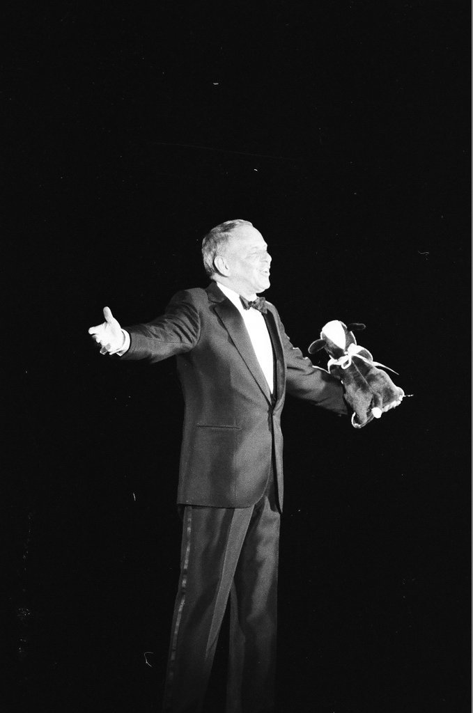 Frank Sinatra performs at ChicagoFest - Phil Velasquez for Chicago Sun-Times