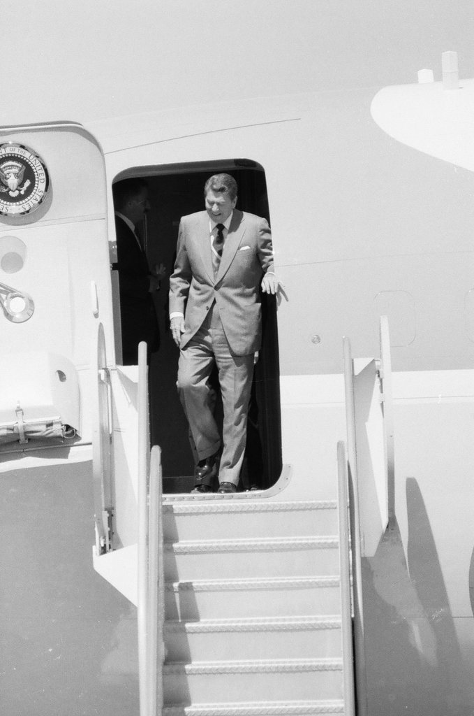 Ronald Reagan arrives at O'Hare - Rich Hein for Chicago Sun-Times
