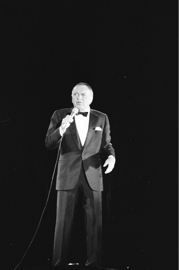 Frank Sinatra performs at ChicagoFest - Phil Velasquez for Chicago Sun-Times