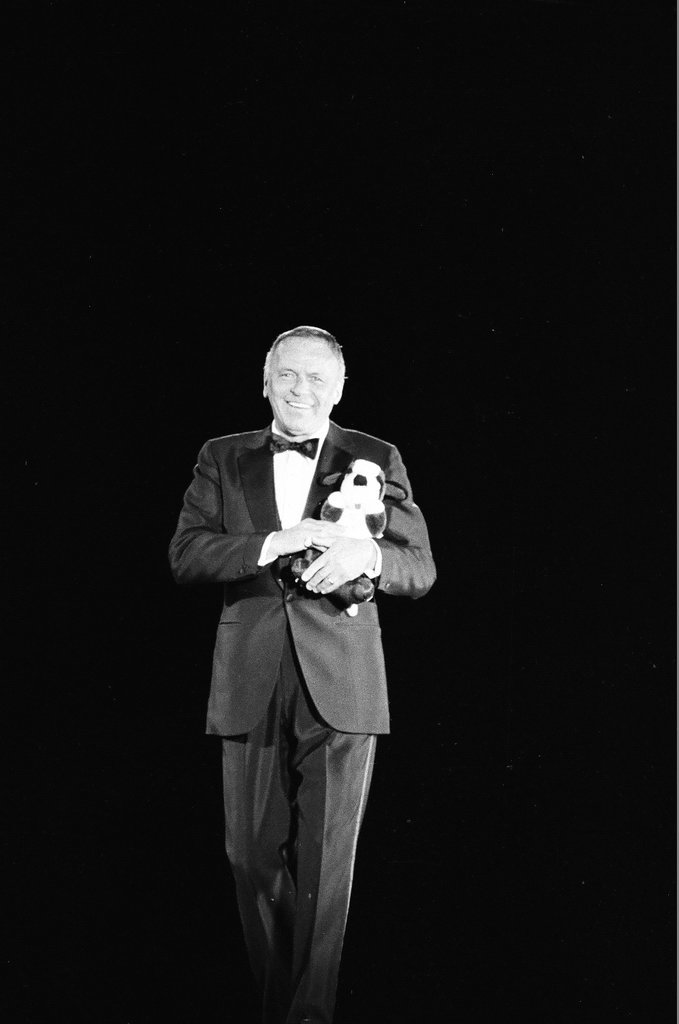 Frank Sinatra performs at ChicagoFest - Phil Velasquez for Chicago Sun-Times