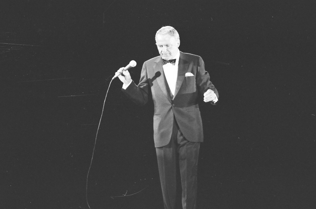 Frank Sinatra performs at ChicagoFest - Phil Velasquez for Chicago Sun-Times