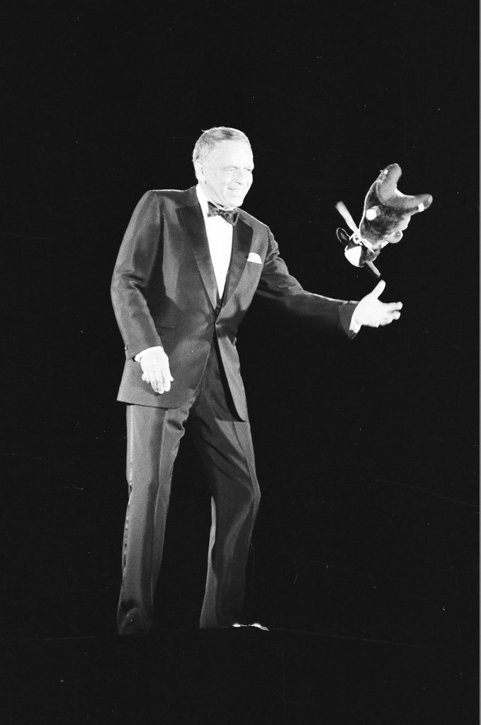 Frank Sinatra performs at ChicagoFest - Phil Velasquez for Chicago Sun-Times