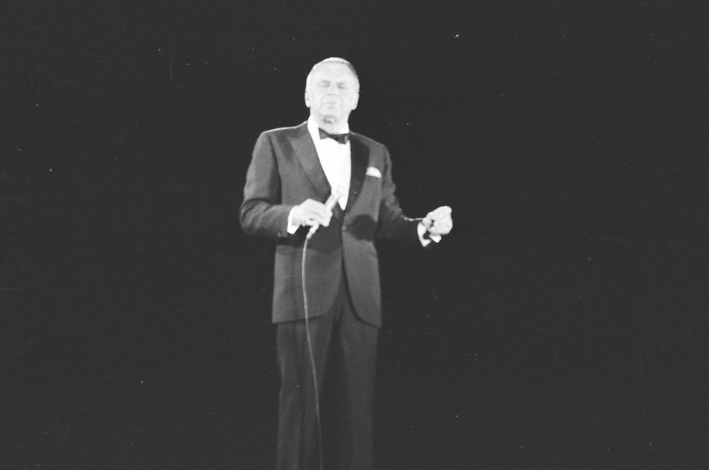 Frank Sinatra performs at ChicagoFest - Phil Velasquez for Chicago Sun-Times