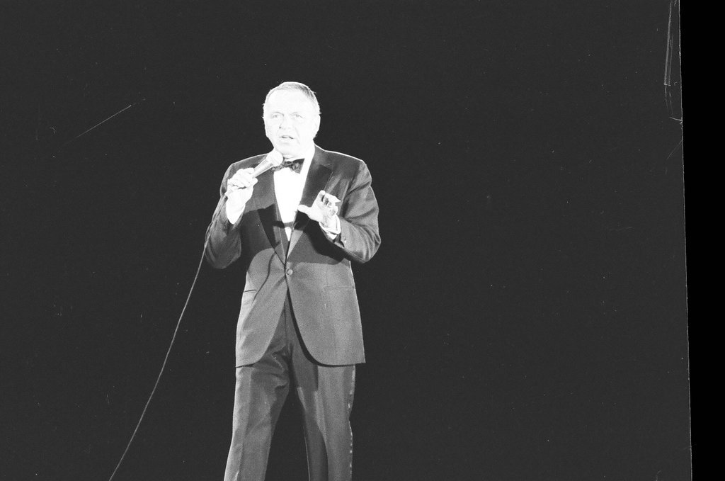 Frank Sinatra performs at ChicagoFest - Phil Velasquez for Chicago Sun-Times