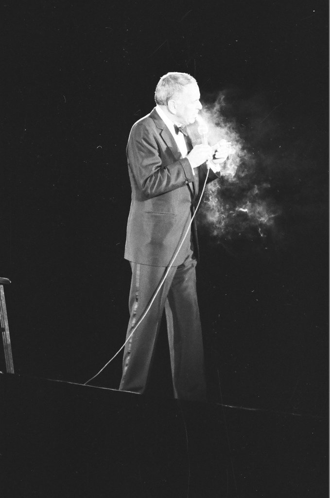 Frank Sinatra performs at ChicagoFest - Phil Velasquez for Chicago Sun-Times