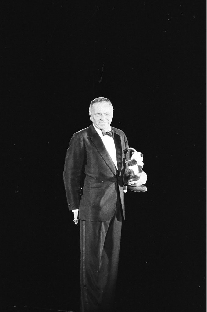 Frank Sinatra performs at ChicagoFest - Phil Velasquez for Chicago Sun-Times