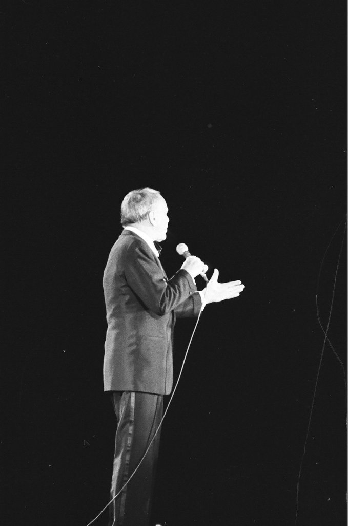 Frank Sinatra performs at ChicagoFest - Phil Velasquez for Chicago Sun-Times