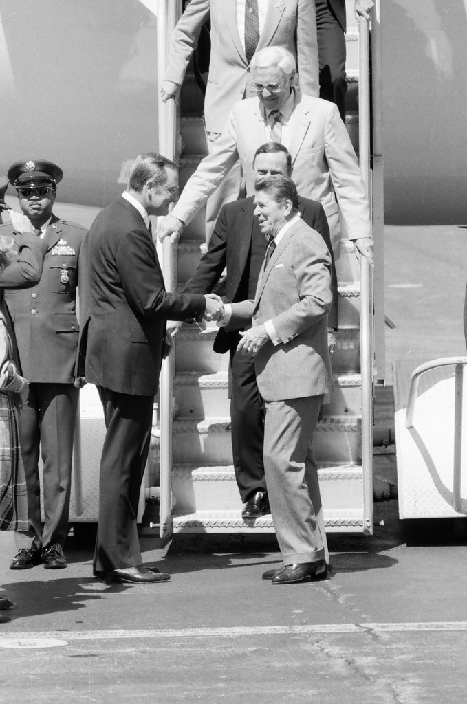 Ronald Reagan arrives at O'Hare - Rich Hein for Chicago Sun-Times