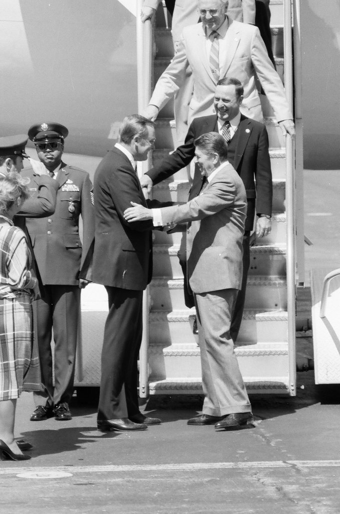 Ronald Reagan arrives at O'Hare - Rich Hein for Chicago Sun-Times