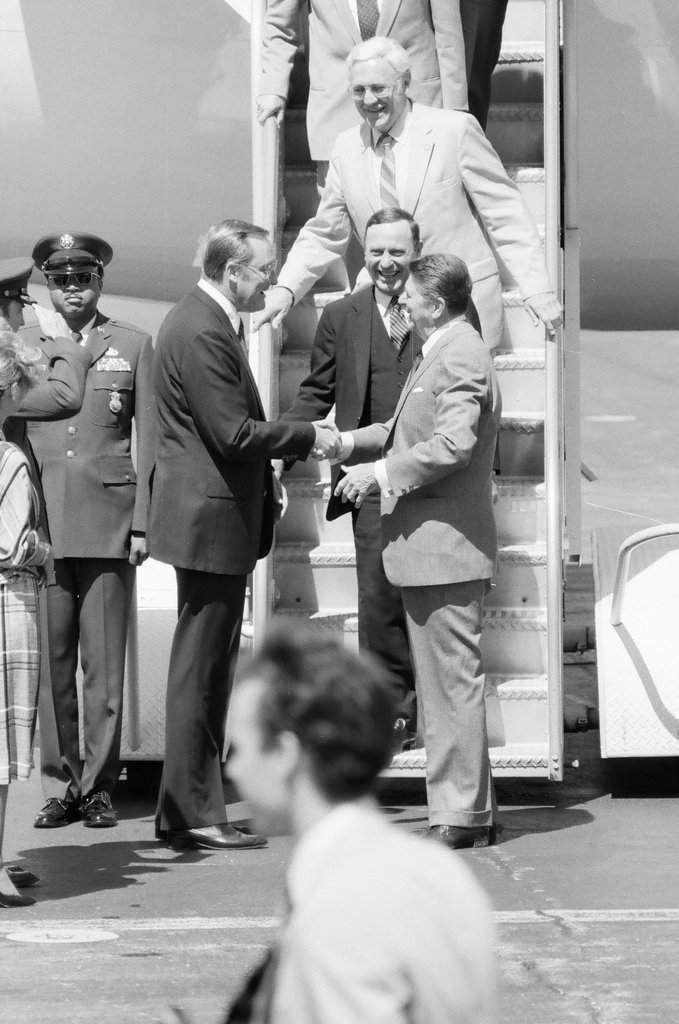 Ronald Reagan arrives at O'Hare - Rich Hein for Chicago Sun-Times