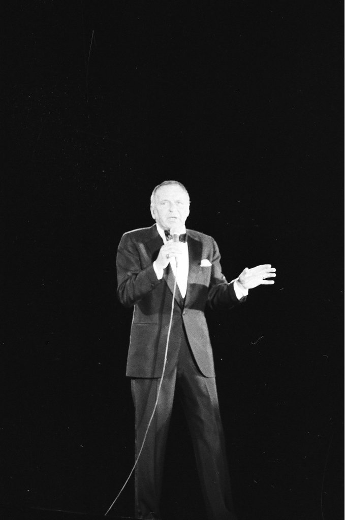 Frank Sinatra performs at ChicagoFest - Phil Velasquez for Chicago Sun-Times