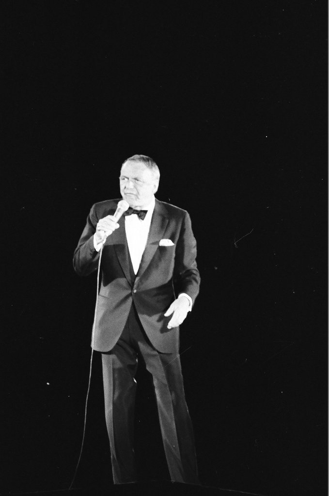 Frank Sinatra performs at ChicagoFest - Phil Velasquez for Chicago Sun-Times