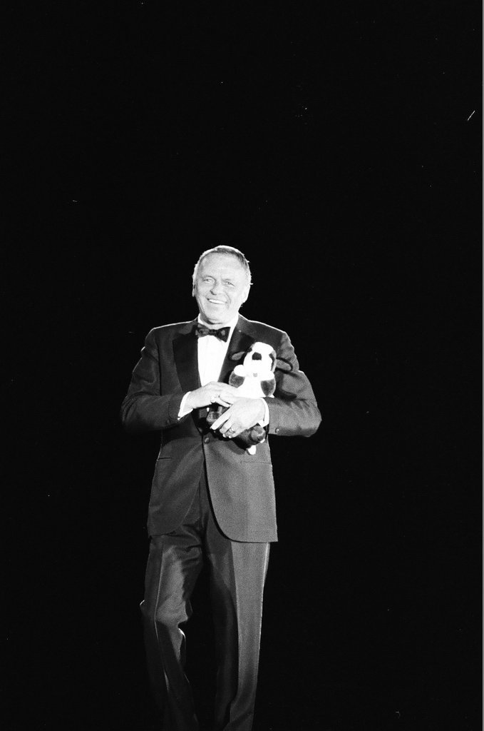 Frank Sinatra performs at ChicagoFest - Phil Velasquez for Chicago Sun-Times